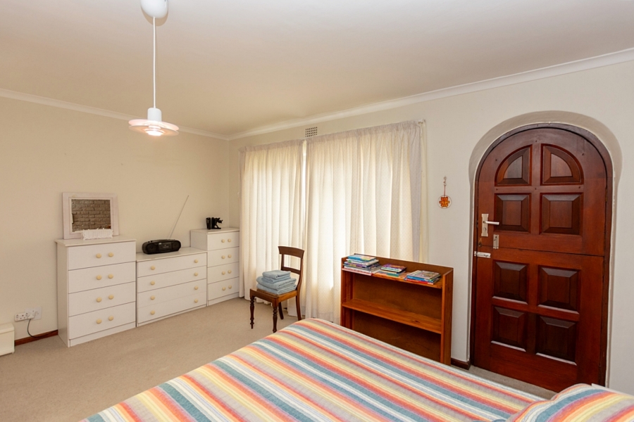 5 Bedroom Property for Sale in Middedorp Western Cape